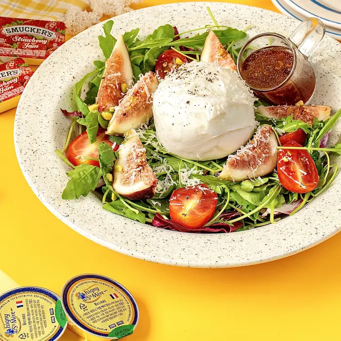 부라타 과일 샐러드 — Burrata Fruit, 히포 브런치하우스