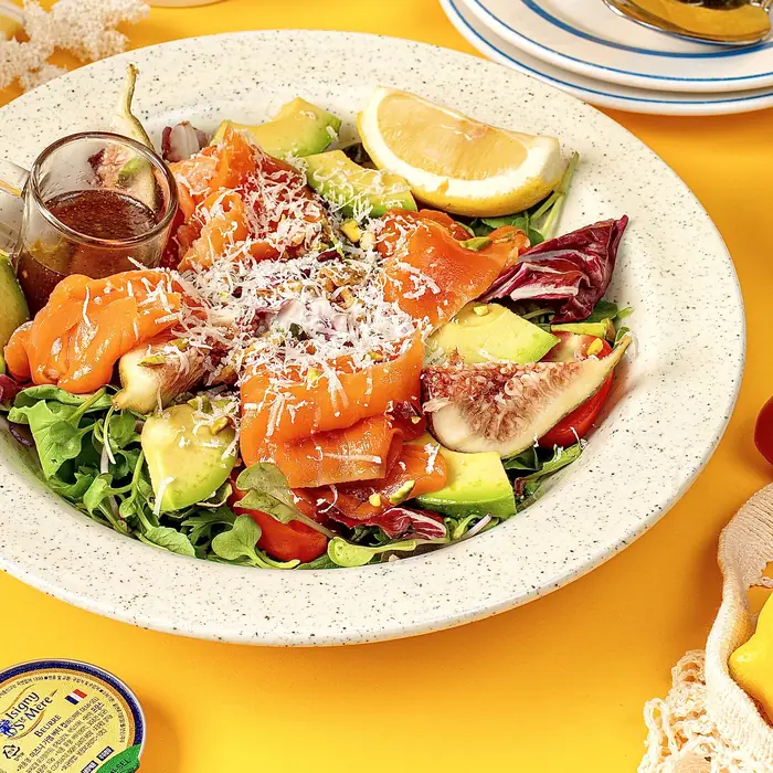 연어 갈릭 샐러드 — Salmon Garlic, 히포 브런치하우스